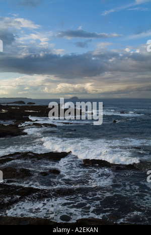 dh DUNBAR LOTHIAN EAST North Sea Firth of Forth dark rough Stormy waves Coast Bass Rock Seeseele Shore Wild Storm Wind Surge scotland Stockfoto