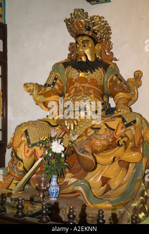 dh Po Lin Kloster LANTAU HONG KONG Gott Statue im Eingang zum Tempel Hof Stockfoto