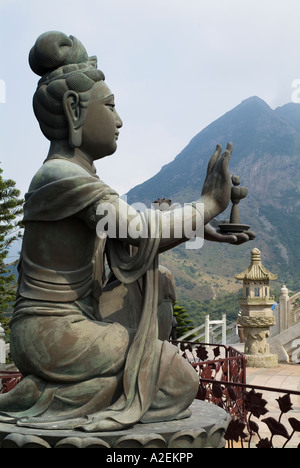 dh Tian Tan Buddha Statue LANTAU HONG KONG unsterblichen Gott Statue lobt Tian Tan Buddha mit Angebot Stockfoto