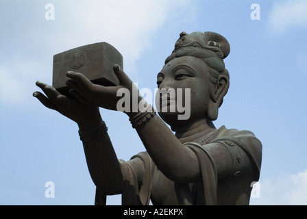 Dh Tian Tan Buddha Statue LANTAU HONG KONG unsterblichen Gott lobten Tian Tan Buddha Statue mit Geschenk Gottheit Stockfoto