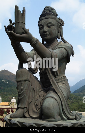 dh Tian Tan Buddha Statue LANTAU HONG KONG unsterblichen Gott Statue lobt Tian Tan Buddha mit Angebot Stockfoto