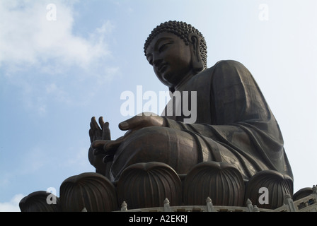 Dh Tian Tan Buddha Statue LANTAU HONG KONG Welthöchste outdoor Buddha Statue 34 Meter hohen Großen Stockfoto