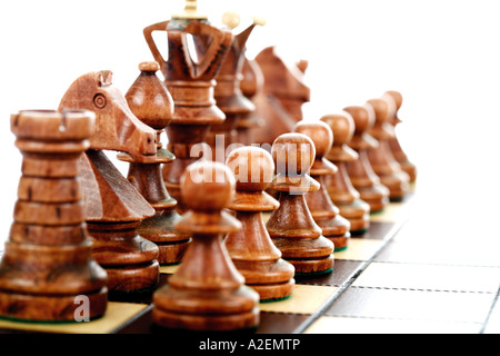 Schachfiguren in einer Reihe, Nahaufnahme Stockfoto