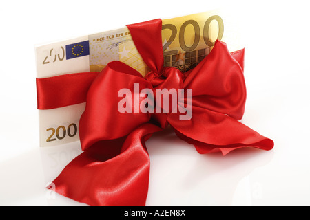 Reihe von Banknoten als Geschenk gebunden Stockfoto