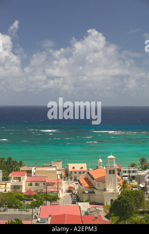 Französische Antillen Guadeloupe, Marie, Galante, Insel CAPESTERRE: Blick auf die Stadt mit Kirche / East Coast Town Stockfoto