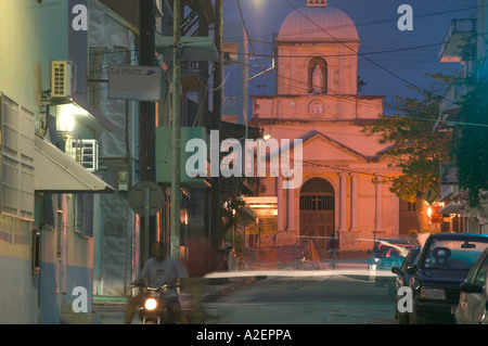 Französische Antillen Guadeloupe, Marie, Galante, GRAND, Insel BOURG: Stadtkirche am Abend Stockfoto