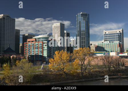 Kanada, Alberta, Calgary: die Innenstadt von Calgary, Eau Claire Markt Ansichtsbereich von Bow River Stockfoto