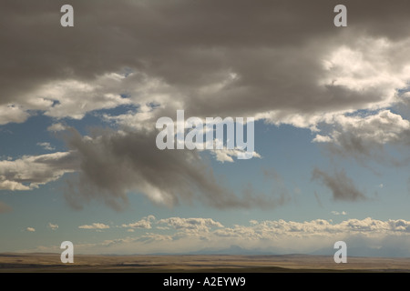 Fort Macleod, Alberta, Kanada: Kopf zertrümmert In Buffalo Jump dramatischer Herbst Himmel Stockfoto