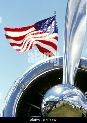 Flugzeug-Propeller und amerikanische Flagge an der EAA Fly In Oshkosh Wisconsin USA Stockfoto