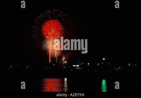 Feuerwerk am Seeufer Milwaukee Wisconsin USA Stockfoto