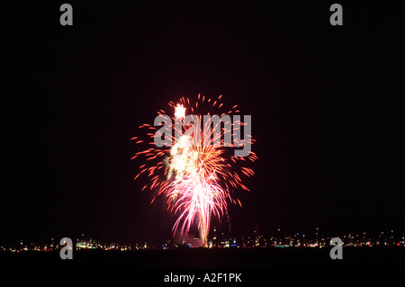 Feuerwerk am Ende der Cowes week Stockfoto