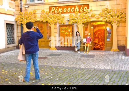 Ein Shop im Ungelt Hof im Bezirk der Prager Altstadt der Hauptstadt der Tschechischen Republik EU Stockfoto