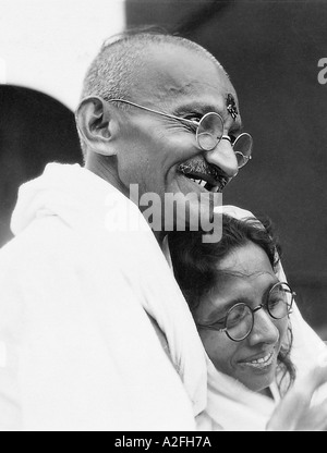 Mahatma Gandhi am Tag der Abreise zur zweiten Round Table Conference in London ab Bombay Mumbai Indien 29. August 1931 altes Vintage-Bild aus den 1900er Jahren Stockfoto