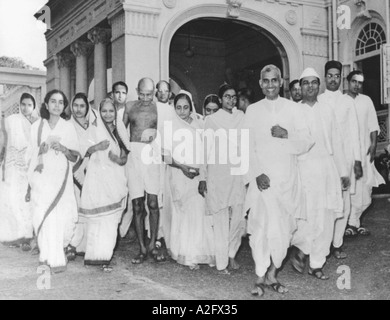 Mahatma Gandhi und andere bei Rungta Haus Mumbai Bombay Maharashtra Indien über September 1944 Stockfoto