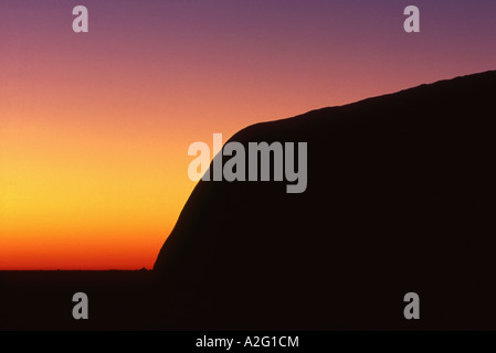 Detail des Randes des Uluru oder Ayers Rock im Morgengrauen Uluru Kata Tjuta National Park Northern Territory Australien Stockfoto