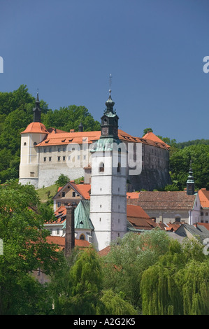 Slowenien, GORENJSKA, Skofja Loka: Jakobskirche & Skofja Loka Schloss Stockfoto