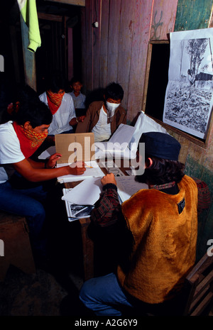 Mexiko, Chiapas, AguasCalientes/Guadalupe Tepeyac. Gesundheit/Hygiene, Zapatistischen Befreiungsarmee EZLN Mitglieder zu studieren Stockfoto