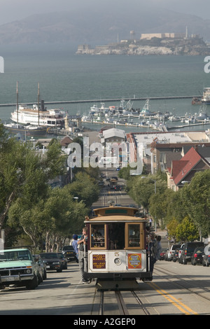 USA, Kalifornien, San Francisco Hyde Street Seilbahn Blick auf Alcatraz Island Stockfoto