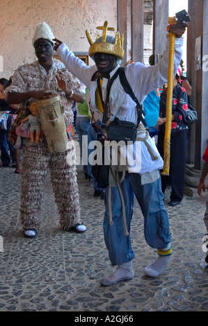 Kongo Kultur Männer posieren für die Kamera auf der Bi Jahrestagung von Teufeln und Congos. Portobelo, Colon, Panama, Mittelamerika Stockfoto