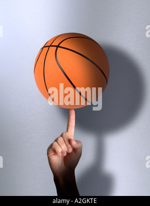 Basketball auf der Fingerspitze Stockfoto