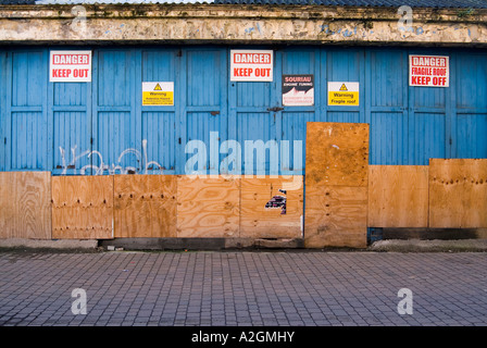 Warnschild am Gebäude in Ancoats, East Manchester - Bereich derzeit regeneriert. Stockfoto