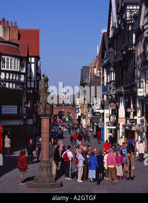 Zeigen Sie Eastgate Street in Chester, Cheshire an. Stockfoto