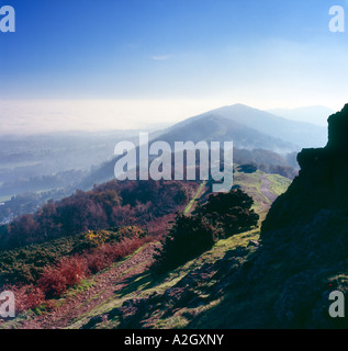 Vom Gipfel des Leuchtfeuers Worcestershire Blick nach Süden an klaren Tag mit Nebel in der Ferne Stockfoto