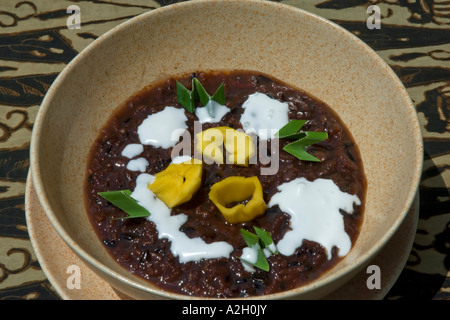 Indonesien Bali Ubud Ladybamboo Villa Kochkurs Bubur Ketan Hitam schwarzer Reispudding Stockfoto