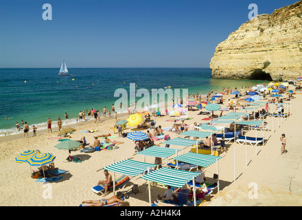 Portugal, Algarve, Centianes Strand in der Nähe von Carvoeiro im Sommer Stockfoto