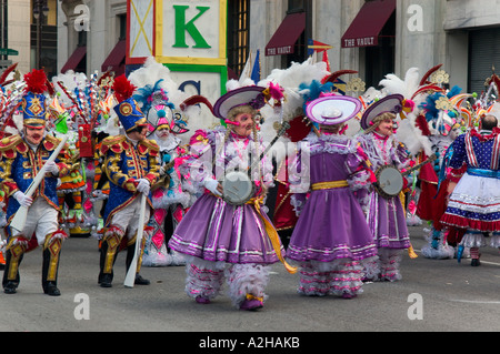 String Band in Frau und Soldat Kostüme, Mummers Parade, Philadelphia, Pennsylvania, USA Stockfoto