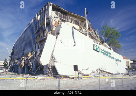 Ein Blick auf eine beschädigte Kaiser Medical Building im Bereich Northridge Reseda von Los Angeles nach dem Erdbeben von 1994 die Stockfoto