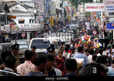 DS Senanayake Vidiya während der großen Kandy Esala Perahera, Kandy, Sri Lanka Stockfoto