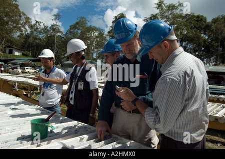 Australian Mining co Studien Bohrkernen vom Bohren weltgrößten Kupfermine, Tampakan, South Cotobato, Mindanao, Phils. Stockfoto