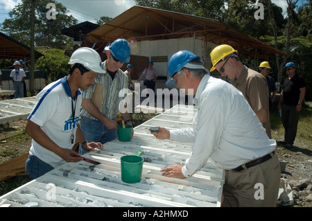 Australian Mining co Studien Bohrkernen vom Bohren weltgrößten Kupfermine, Tampakan, South Cotobato, Mindanao, Phils. Stockfoto