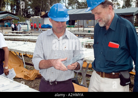 Australian Mining co Studien Bohrkernen vom Bohren weltgrößten Kupfermine, Tampakan, South Cotobato, Mindanao, Phils. Stockfoto