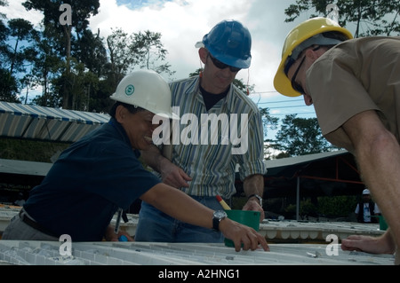 Australian Mining co Studien Bohrkernen vom Bohren weltgrößten Kupfermine, Tampakan, South Cotobato, Mindanao, Phils. Stockfoto