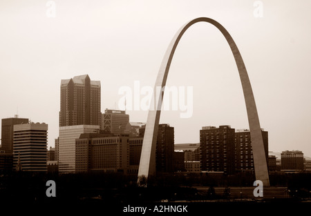 Skyline von St. Louis in Missouri mit dem Bogen Stockfoto