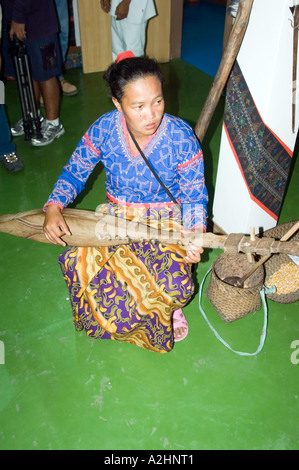 Ethnische Bilaan Stamm der Tampakan, Mindanao Insel, Süden der Philippinen, traditioneller Tanz & Musik in General Santos City durchführen Stockfoto