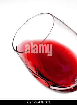 Porträtaufnahme Rotwein in einem Glas wirbeln Stockfoto