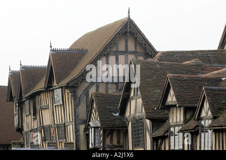 Dachlinie von der Tudor erwarb 1571 von Robert Dudley, Earl of Leycester elisabethanischen Lord Leycester Hospital, Warwick, Stockfoto