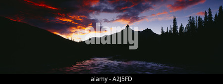 Sonnenuntergang über Espen und tragen Zahn an Pilot Mountain Wyoming Stockfoto