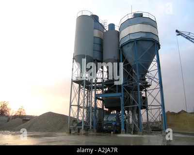 konkrete Zementwerk mit LKW-Verladung Stockfoto