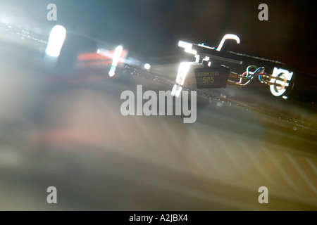 Ein Stift spielt auf einem Plattenspieler. Stockfoto