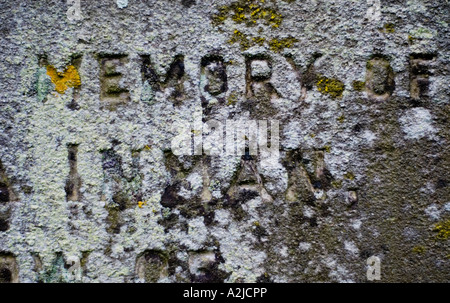 Furnished Bath England. Fading-Denkmal auf einem Grabstein in der Kirche St. Johns Stockfoto