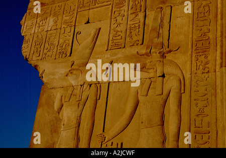 Afrika, Ägypten, Kom Ombo, Nil, alte Stadt von Pa-Sebek, 2 Götter Sobek (Krokodilgott) & Horus (Falcon Gott) Tempel gewidmet. Stockfoto