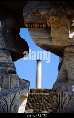 Türkei, Nördliche Ägäis, Pergamun, die Akropolis. Dorischen Stil Marmor Ruinen der Tempel der Athena Polias. Stockfoto