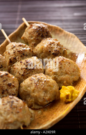 Japanische Tsukune aufgespießt Hähnchen Frikadellen Stockfoto