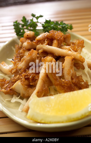 Japanische Ika Alter fritierter Tintenfisch in einer leichten knusprigen Teig Stockfoto