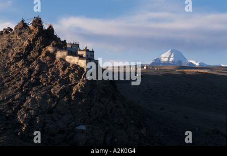 Tibet - Chu Gompa bei Sonnenuntergang mit Mt. Kailash im Hintergrund Stockfoto