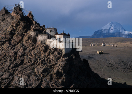 Tibet - Chu Gompa bei Sonnenuntergang mit Mt. Kailash im Hintergrund Stockfoto